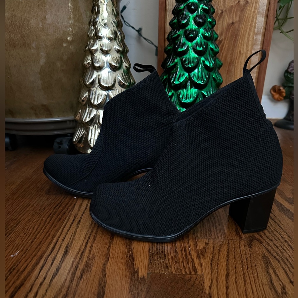 Charleston Shoe Co.  Telfair Ankle Boots